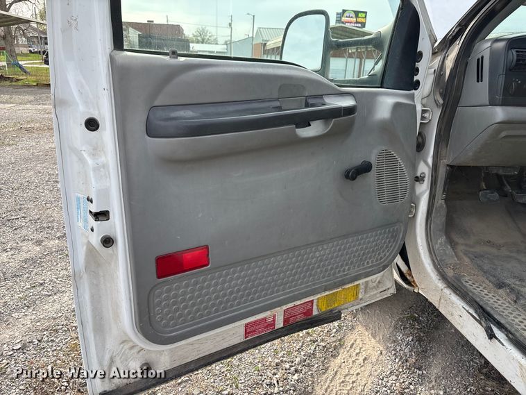 image for item EM0083 2006 Ford F350 Super Duty XL flatbed pickup truck