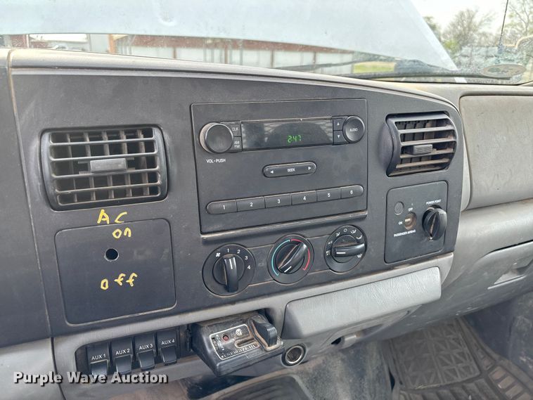 image for item EM0083 2006 Ford F350 Super Duty XL flatbed pickup truck