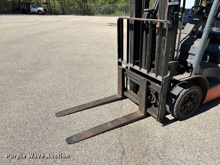 image for item EM0104 2013 Toyota 8FGCU25 forklift