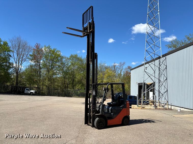 image for item EM0104 2013 Toyota 8FGCU25 forklift