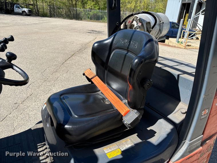 image for item EM0104 2013 Toyota 8FGCU25 forklift