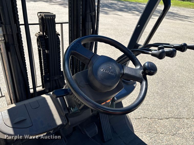 image for item EM0104 2013 Toyota 8FGCU25 forklift