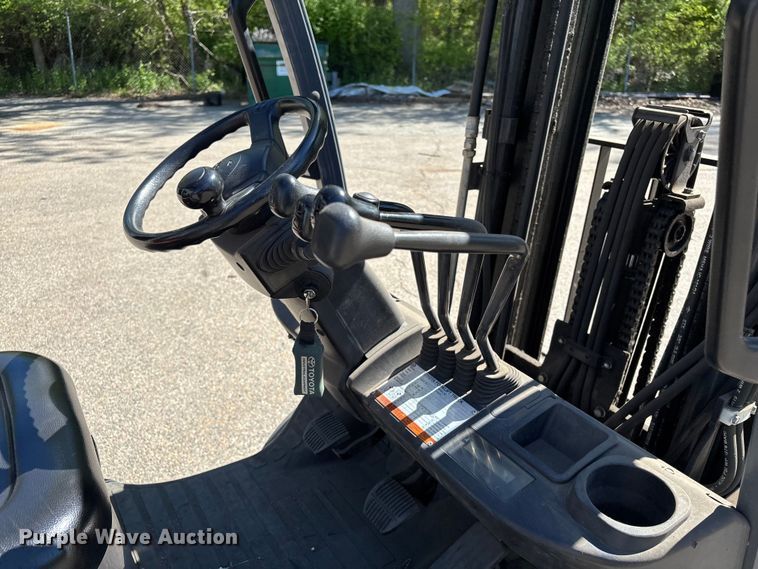 image for item EM0104 2013 Toyota 8FGCU25 forklift