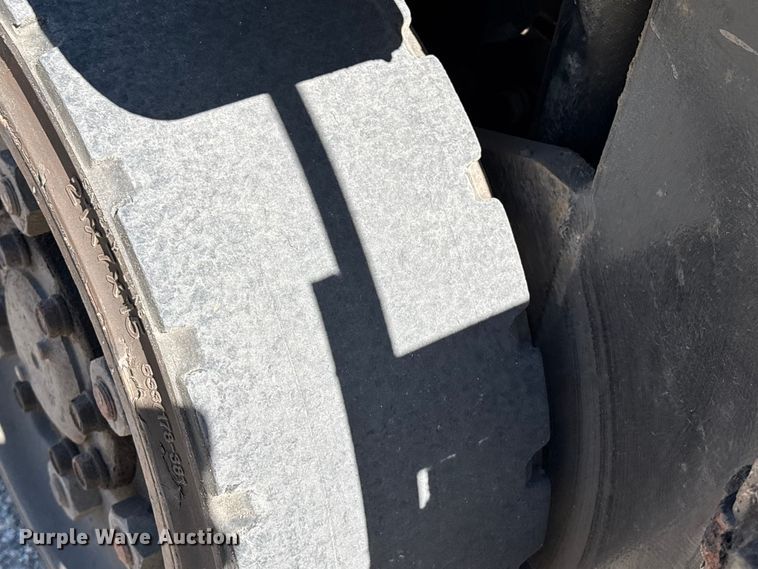 image for item EM0104 2013 Toyota 8FGCU25 forklift