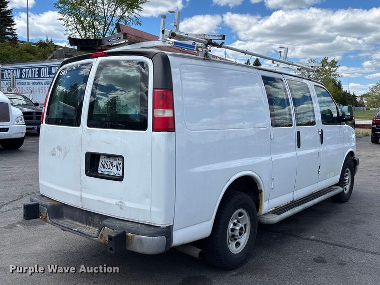 image for item EM0112 2014 GMC Savana van