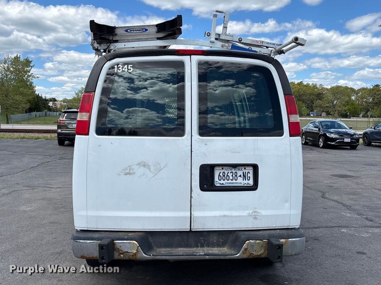 image for item EM0112 2014 GMC Savana van