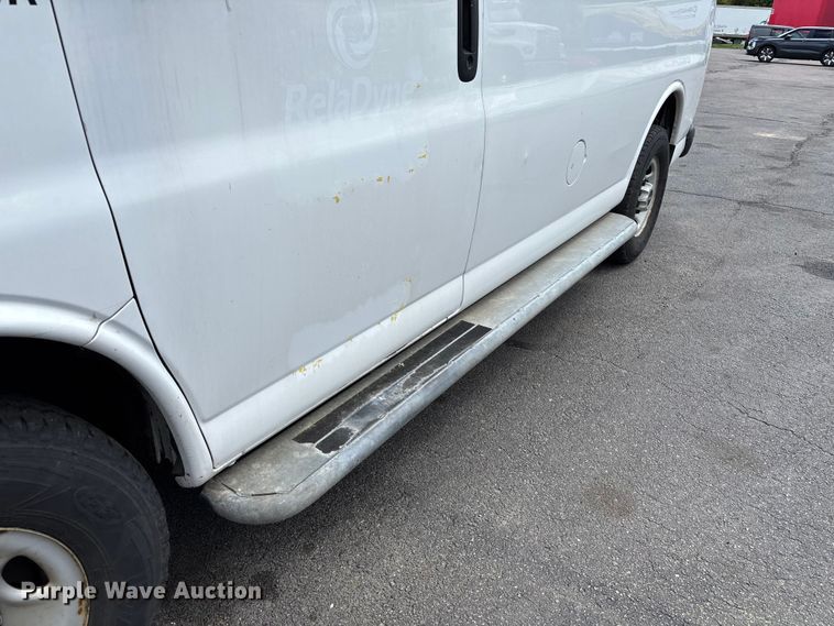 image for item EM0112 2014 GMC Savana van