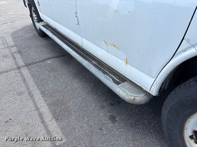 image for item EM0112 2014 GMC Savana van