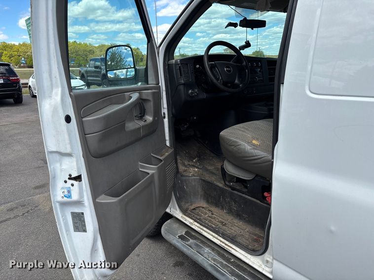 image for item EM0112 2014 GMC Savana van