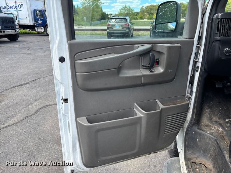 image for item EM0112 2014 GMC Savana van