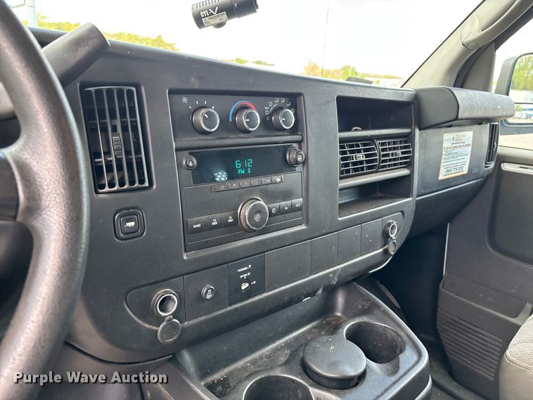 image for item EM0112 2014 GMC Savana van