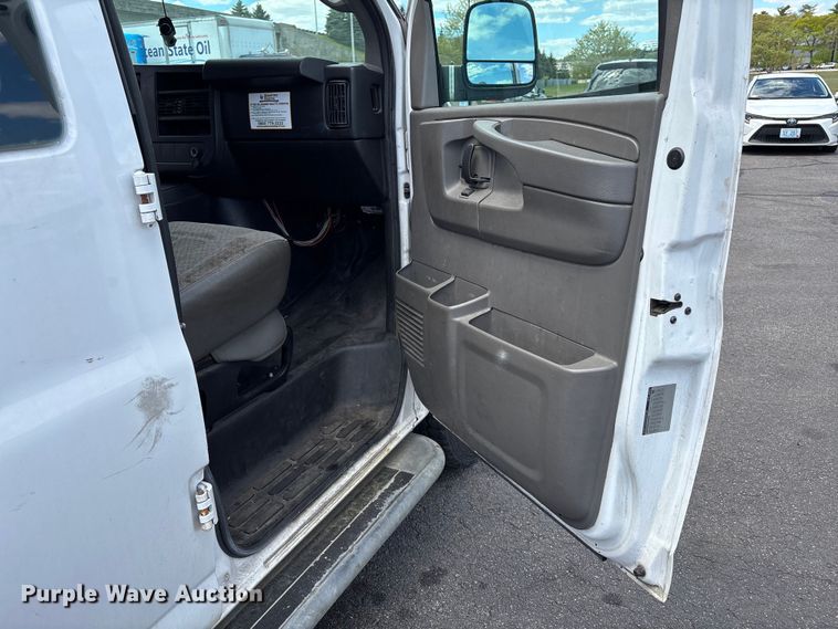 image for item EM0112 2014 GMC Savana van