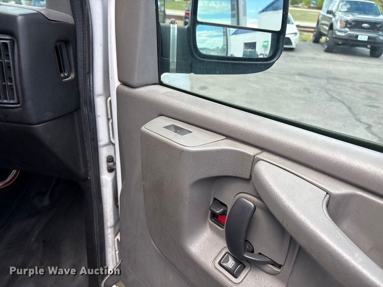 image for item EM0112 2014 GMC Savana van