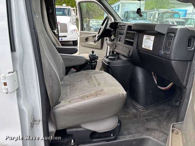 image for item EM0112 2014 GMC Savana van