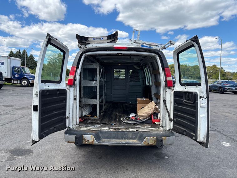 image for item EM0112 2014 GMC Savana van
