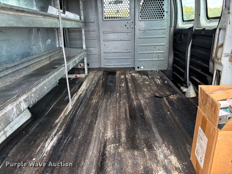 image for item EM0112 2014 GMC Savana van