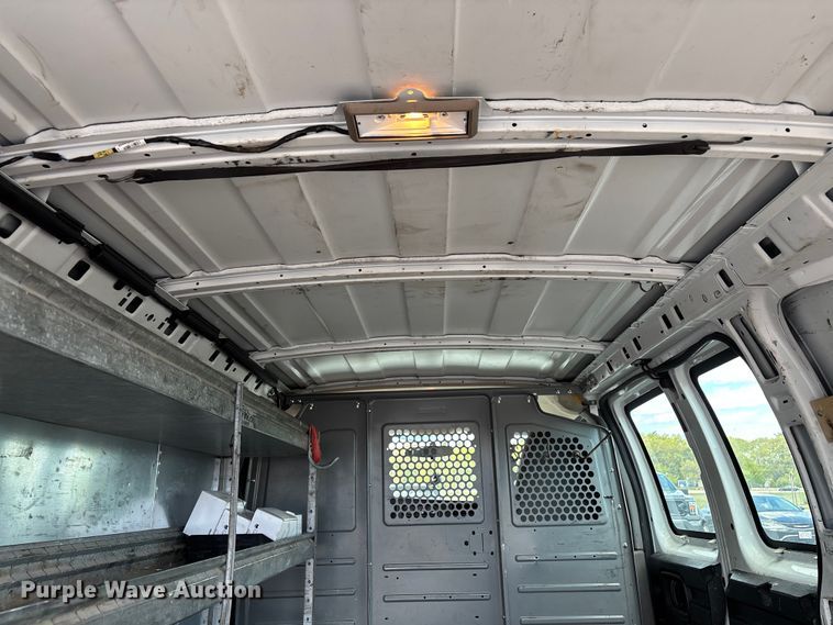 image for item EM0112 2014 GMC Savana van