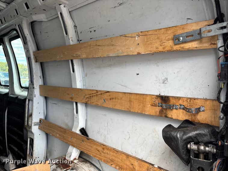 image for item EM0112 2014 GMC Savana van