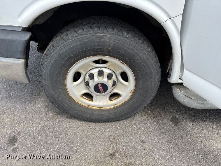 image for item EM0112 2014 GMC Savana van