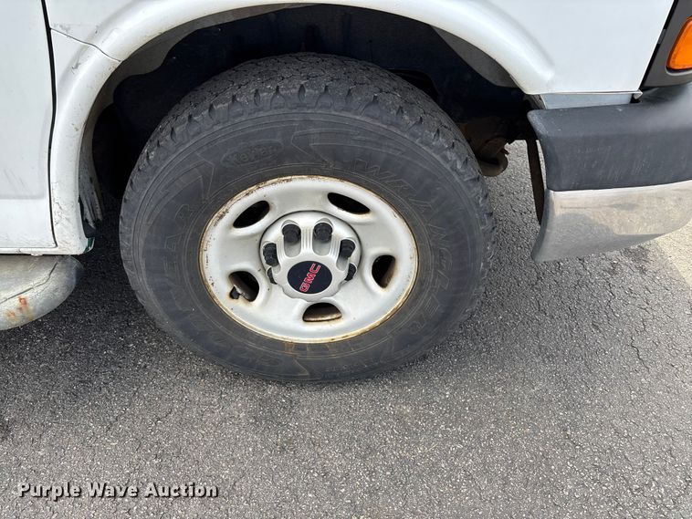 image for item EM0112 2014 GMC Savana van