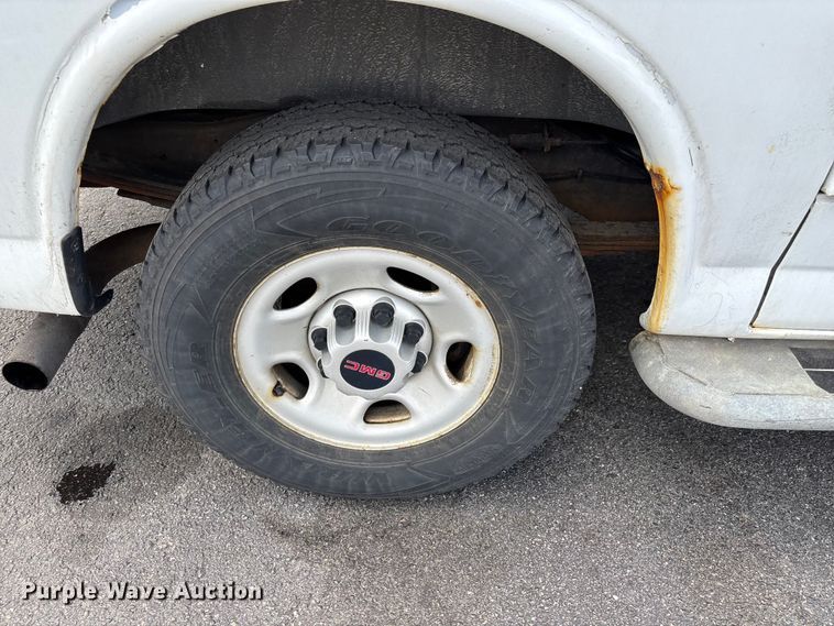 image for item EM0112 2014 GMC Savana van