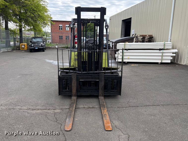 image for item EM0118 2021 Clark CMP30L forklift