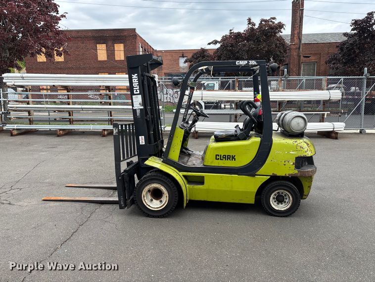 image for item EM0118 2021 Clark CMP30L forklift