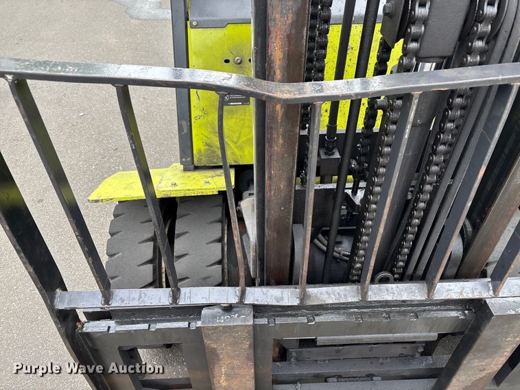 image for item EM0118 2021 Clark CMP30L forklift