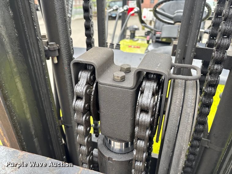 image for item EM0118 2021 Clark CMP30L forklift