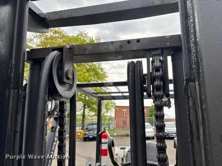 image for item EM0118 2021 Clark CMP30L forklift