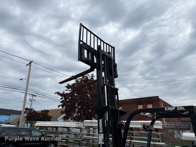 image for item EM0118 2021 Clark CMP30L forklift