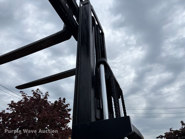 image for item EM0118 2021 Clark CMP30L forklift