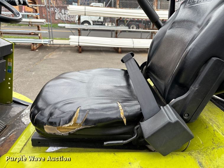 image for item EM0118 2021 Clark CMP30L forklift