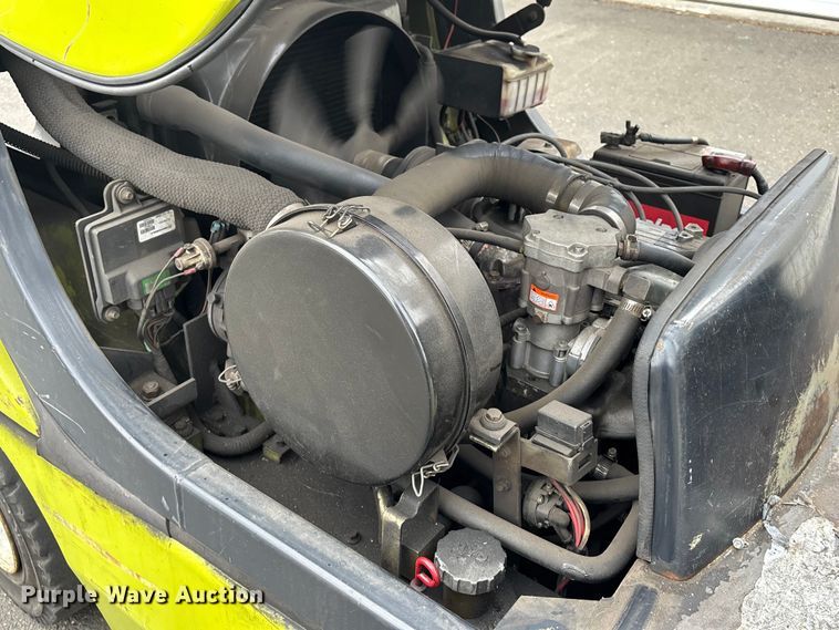 image for item EM0118 2021 Clark CMP30L forklift
