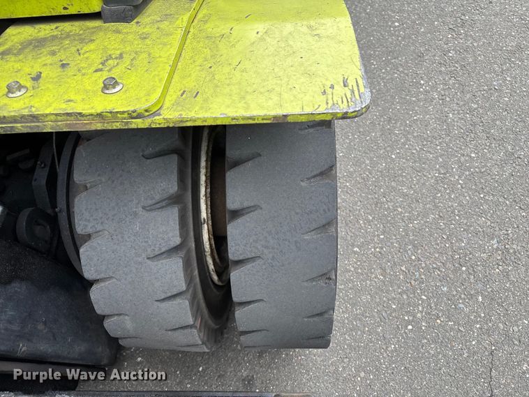 image for item EM0118 2021 Clark CMP30L forklift