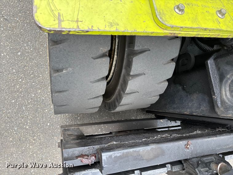 image for item EM0118 2021 Clark CMP30L forklift