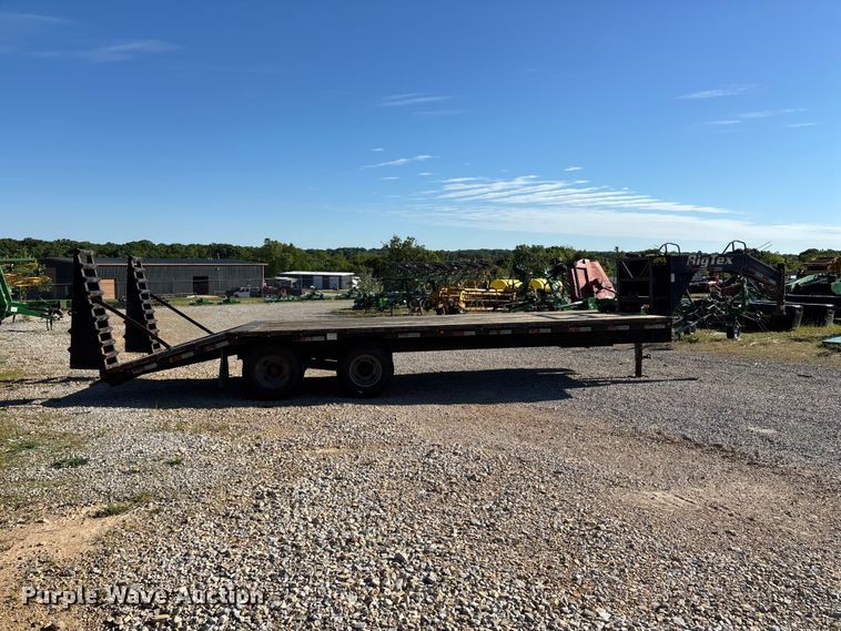 image for item EO4254 2005 Big Tex 20GN equipment trailer