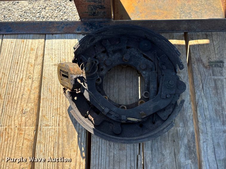 image for item EO4254 2005 Big Tex 20GN equipment trailer