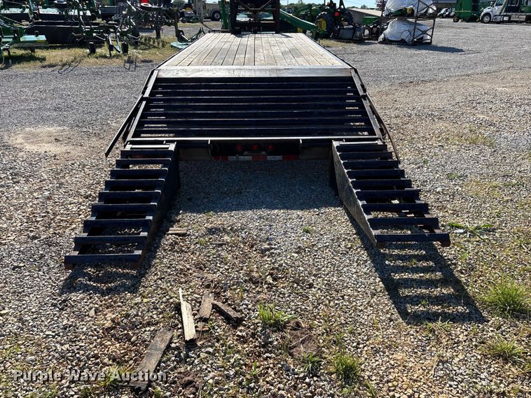 image for item EO4254 2005 Big Tex 20GN equipment trailer