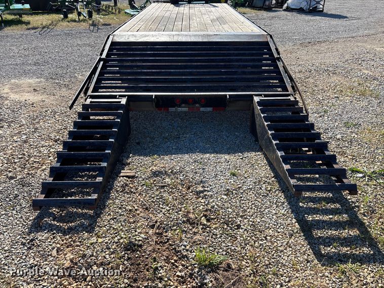image for item EO4254 2005 Big Tex 20GN equipment trailer