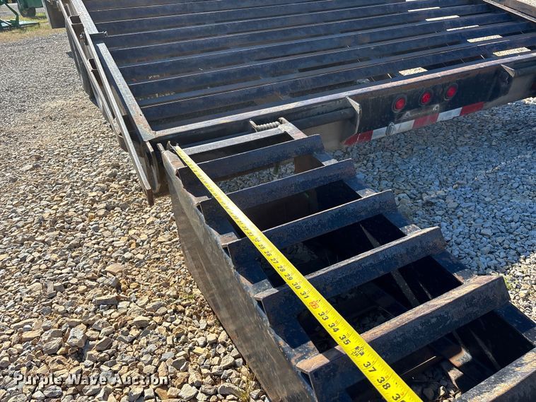 image for item EO4254 2005 Big Tex 20GN equipment trailer