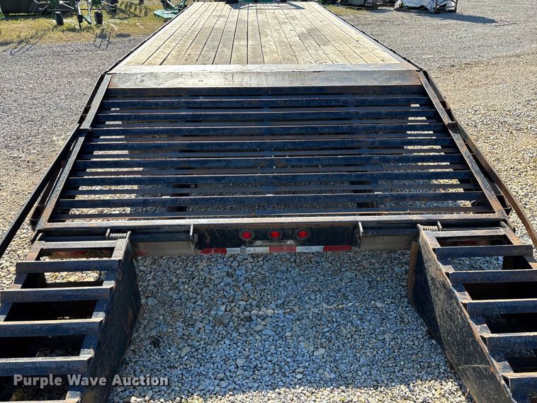 image for item EO4254 2005 Big Tex 20GN equipment trailer