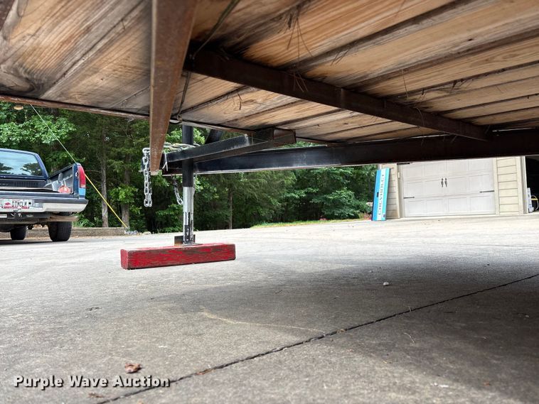 image for item EO4287 2004 utility trailer