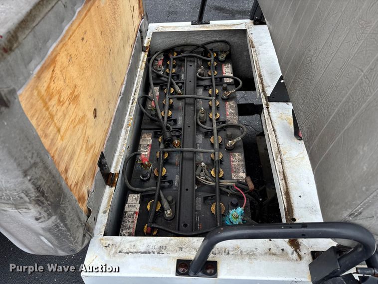 image for item EO4305 Columbia golf cart