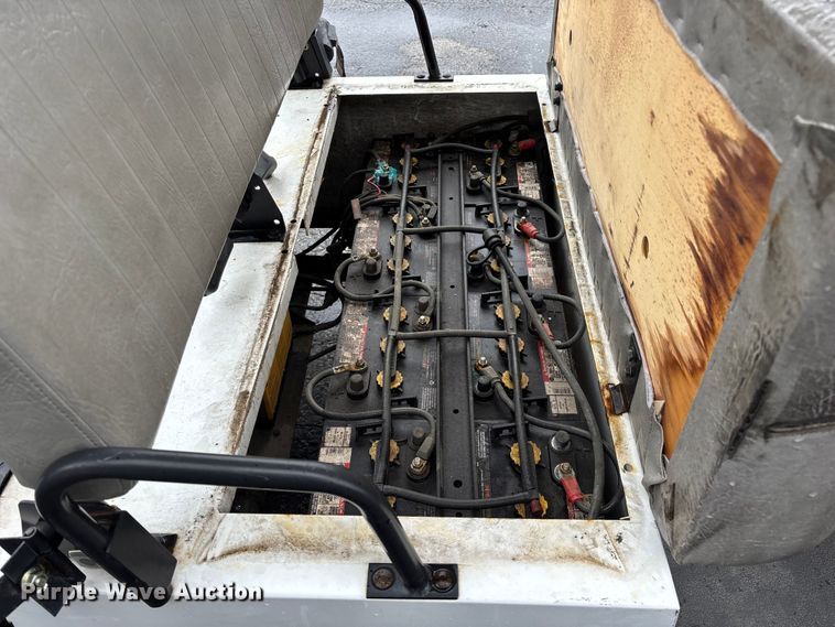 image for item EO4305 Columbia golf cart