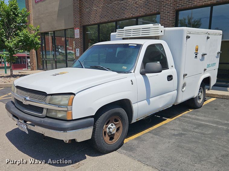 image for item EO7351 2003 Chevrolet Silverado 1500 catering bed pickup truck
