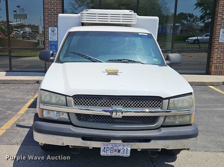 image for item EO7351 2003 Chevrolet Silverado 1500 catering bed pickup truck