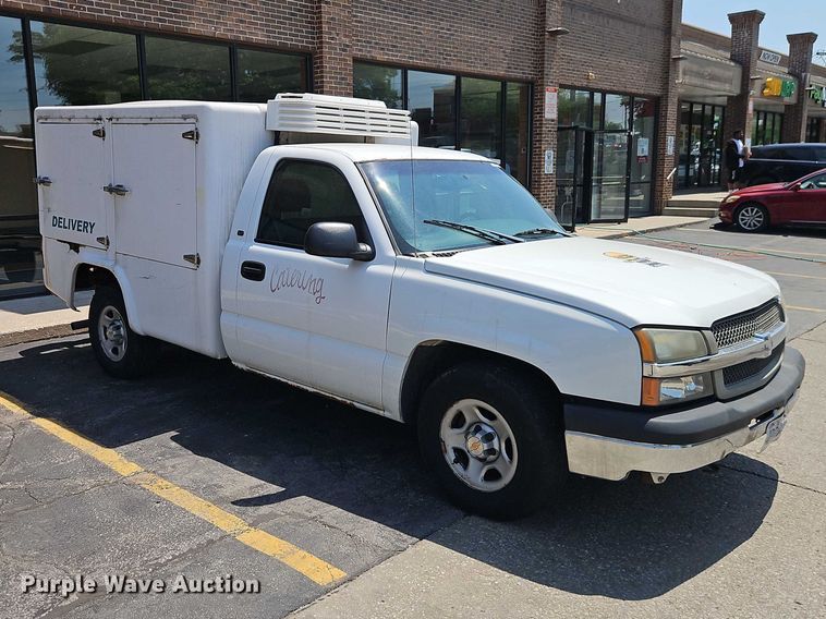 image for item EO7351 2003 Chevrolet Silverado 1500 catering bed pickup truck