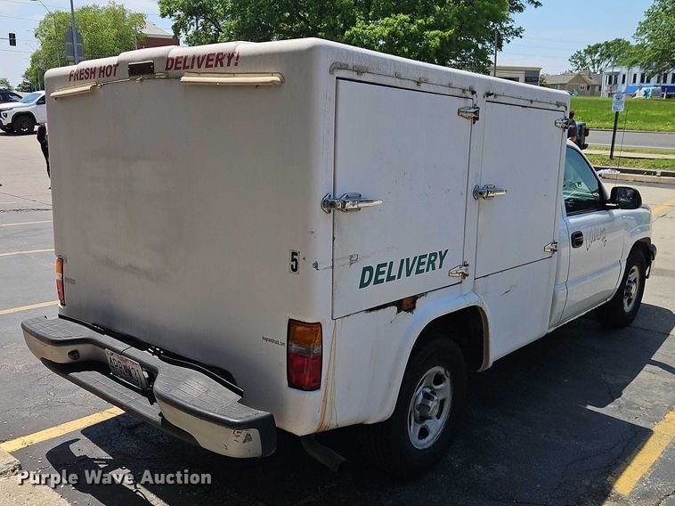 image for item EO7351 2003 Chevrolet Silverado 1500 catering bed pickup truck