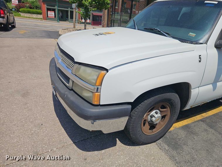 image for item EO7351 2003 Chevrolet Silverado 1500 catering bed pickup truck